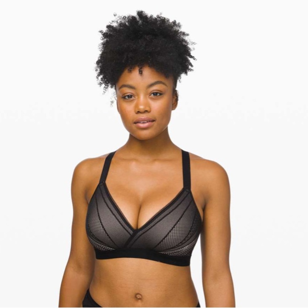 Lululemon Awake to Lace Bra
Black / Barely Beige. 32C. Like New